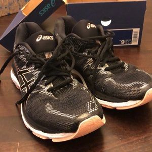 ASICS gel- nimbus 20 size 9